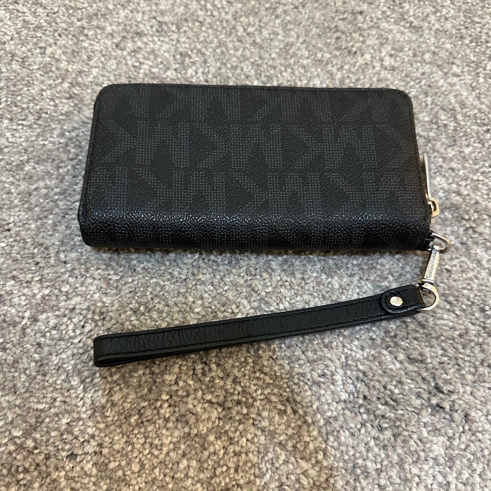 Michael Kors Wallet - Picture 4 of 7